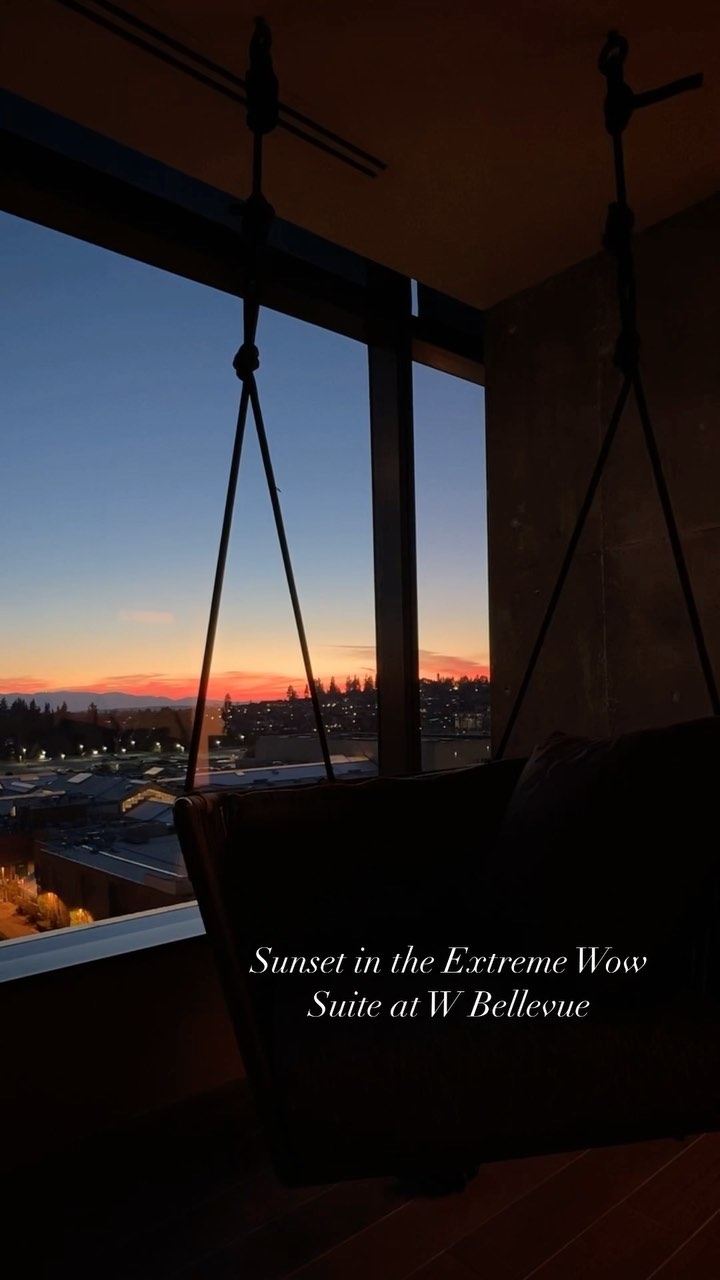 Sunset views from the Extreme WOW suite at @wbellevue 🤩
