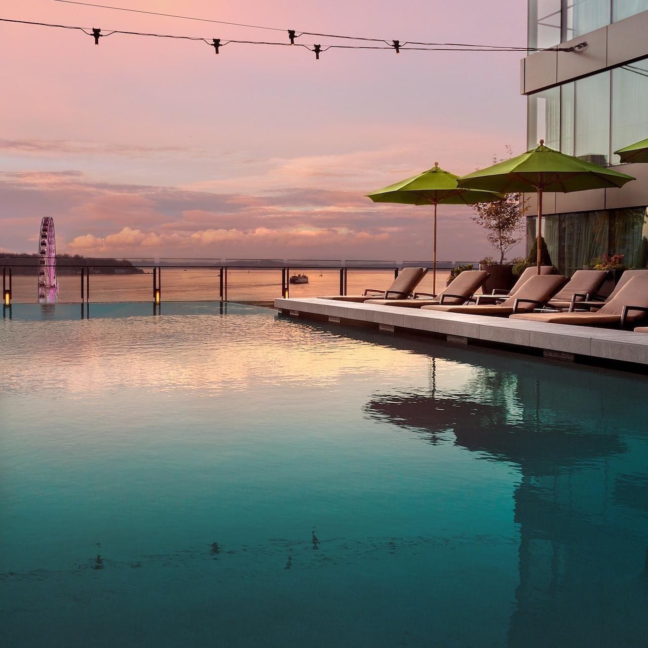 Best Hotel Pools in Washington 😎 Washington might have a reputation for outdoor adventure—but if you’re looking for a more relaxing place to unwind, look no further than the state’s wide selection of luxe resorts and accompanying pool spaces. From upscale hotels to boutique lodges, these are the best hotel pools in Washington for lounging and lapping it up this summer. Check out the list at FabulousWashington.com. 
📸: @fsseattle